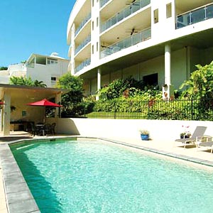 LARGE,SUNNY POOL