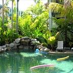 TROPICAL POOL