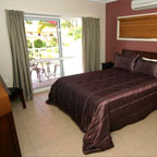 QUEEN BEDS IN ALL APARTMENTS