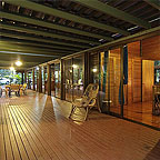 ONLY 600M FROM COW BAY BEACH