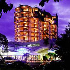 SITUATED JUST ABOVE THE CAIRNS NIGHT MARKETS
