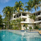 LARGE TROPICAL RESORT POOL