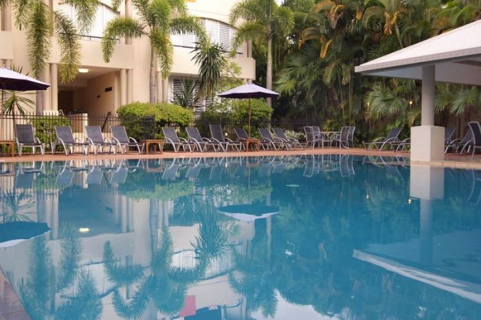 Swimming pool entrance
