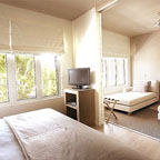 BEDROOM WITH CHAISE