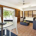 SPACIOUS LOUNGE AREA