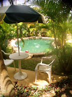 LUSH TROPICAL SURROUNDS