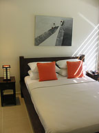 QUEEN BED