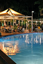 POOLSIDE DINING