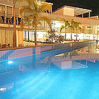 PODIUM LEVEL LAP POOL