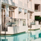 Lagoon Swim Up Balcony