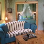 Pioneer Cottage - Crater Lakes Cottages