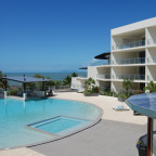 Amazing infinity pool with views to Coral Sea - Vue Trinity Beach