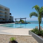 Located on a hilltop overlooking Trinity Beach - Vue Trinity Beach