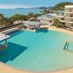 A magnificent horizon pool - Vue Trinity Beach