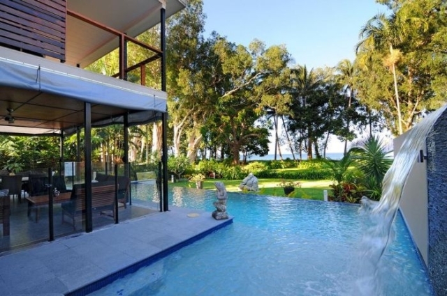 Cairns Info.com - Bramston Beach Holiday House